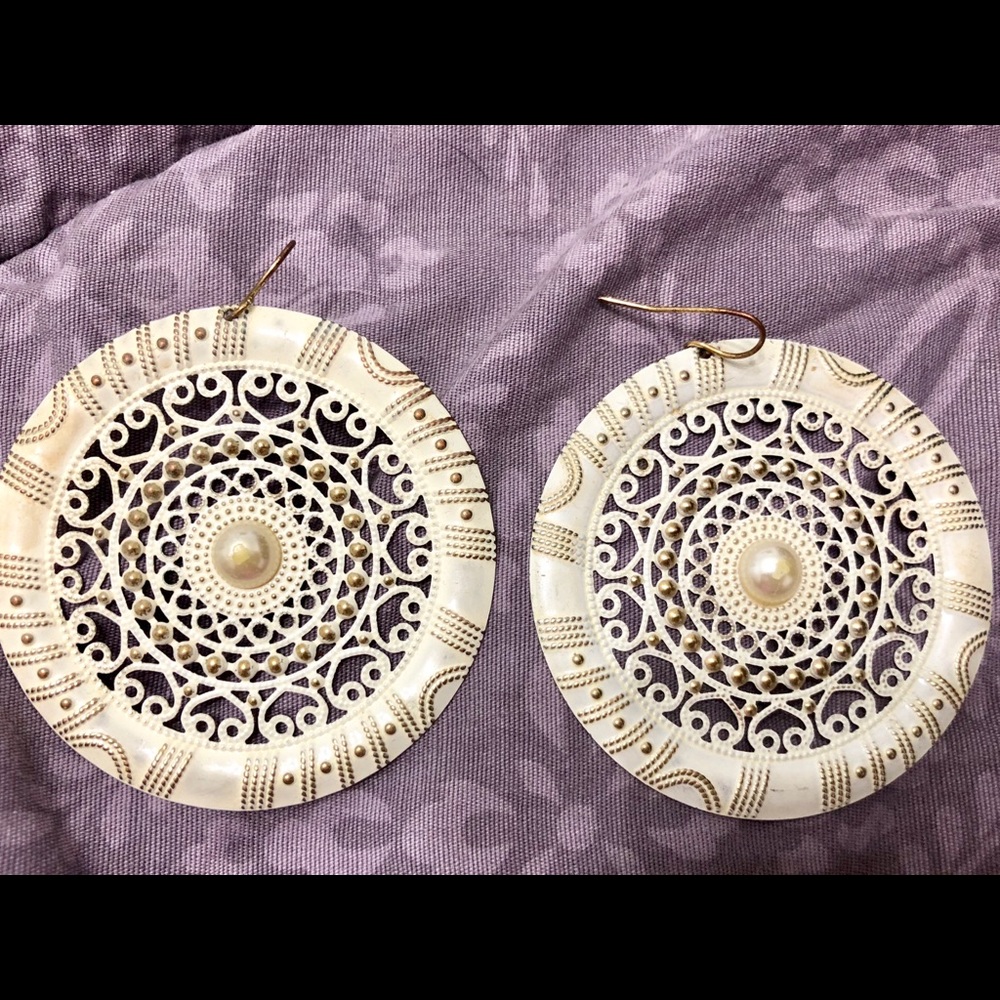 Trendy LARGE HOOP DESIGN EARRINGS